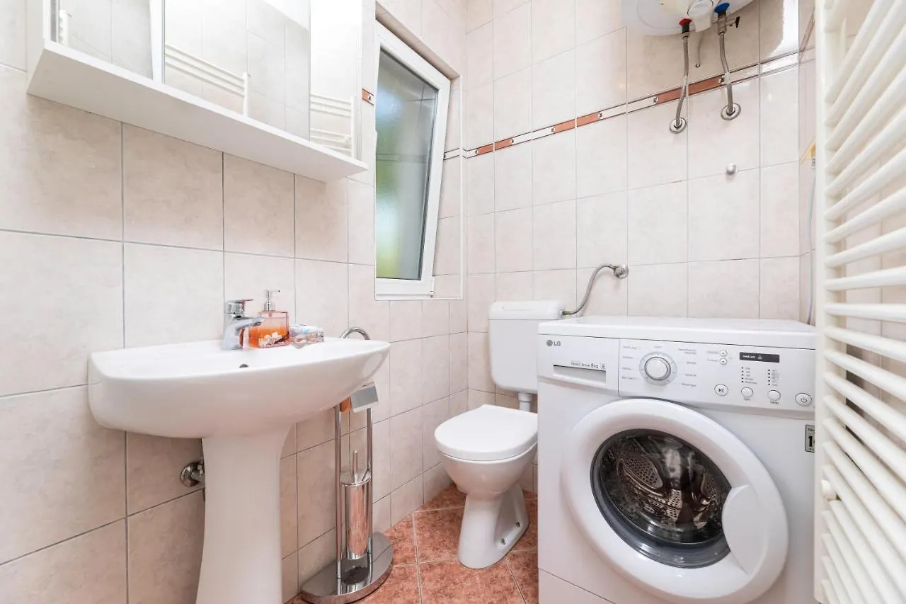 Apartment Jelusic Baska  0*, Baska (Krk) Croatia